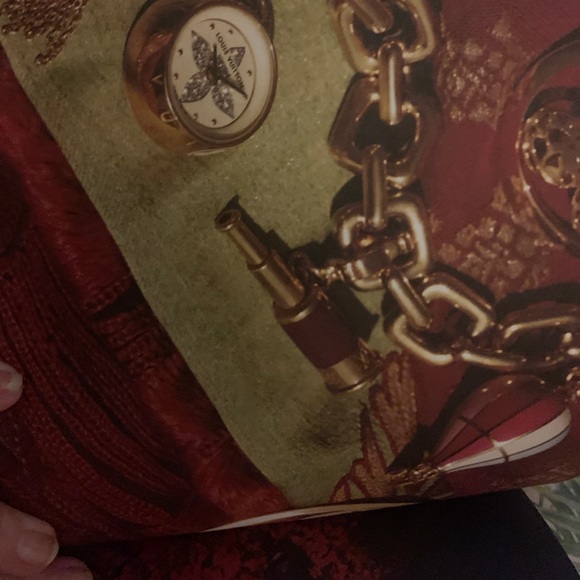 Louis Vuitton look book 2011 81/2 x 10 1/2” beautiful picts collectible students - Picture 2 of 3